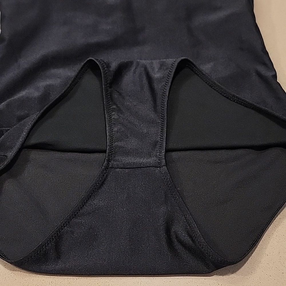 Ekouer Black V-neck Strappy Crossback One-piece Swimsuit - Picture 7 of 16